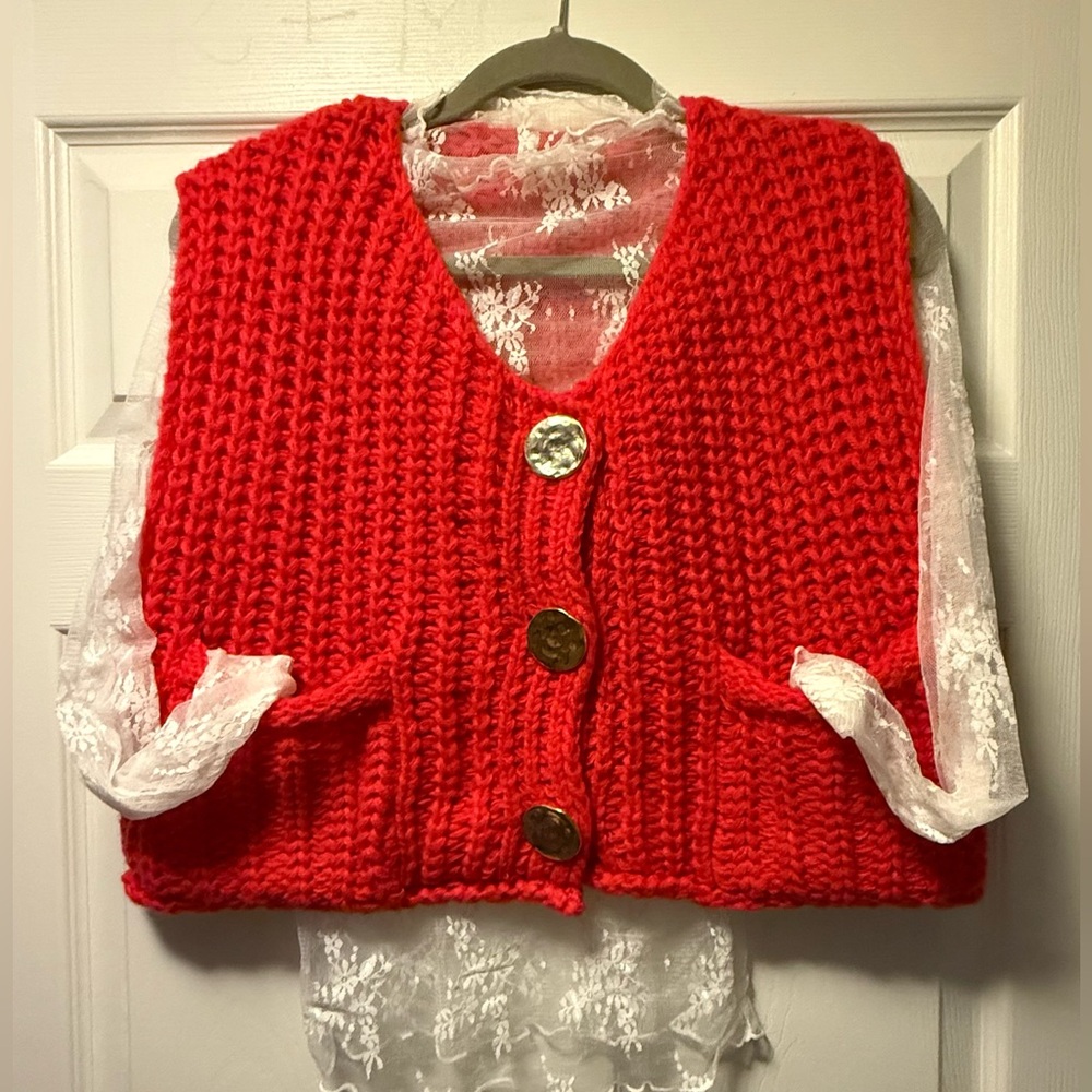 Set of white turtleneck with red vest. Very classy. Size S